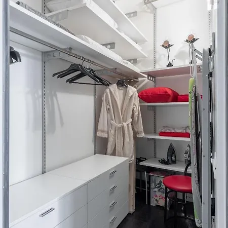 Apartamento Iflat A Sparkle Of Red In Trastevere Roma