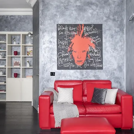 Iflat A Sparkle Of Red In Trastevere *